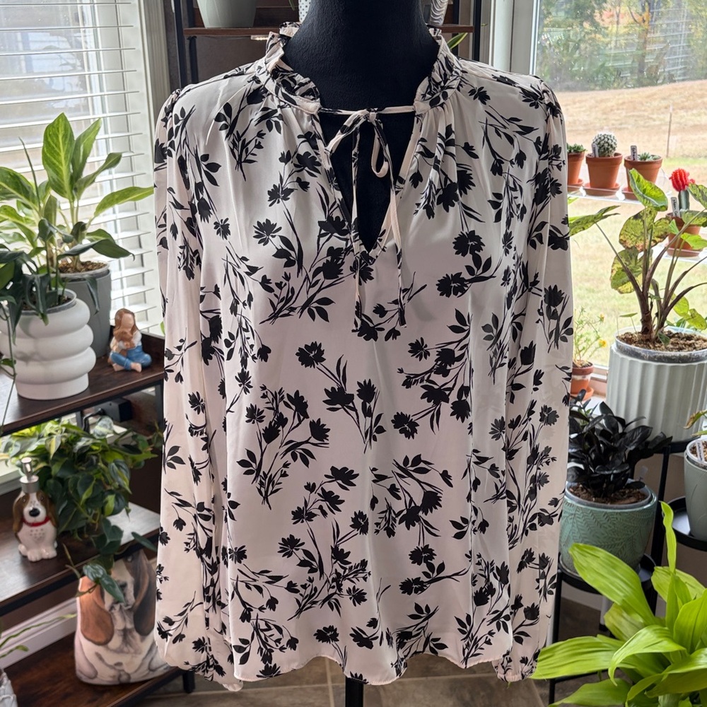 Chic Floral Tie-Neck Blouse